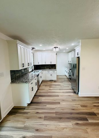 105 Geneva Avenue, Irvine, KY 40336