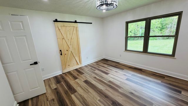 105 Geneva Avenue, Irvine, KY 40336