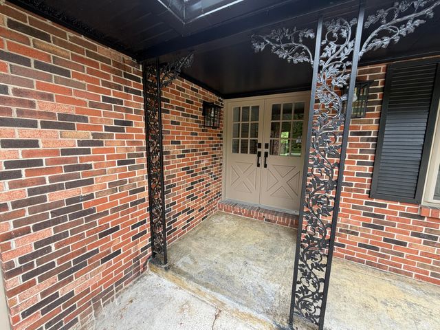 105 Geneva Avenue, Irvine, KY 40336