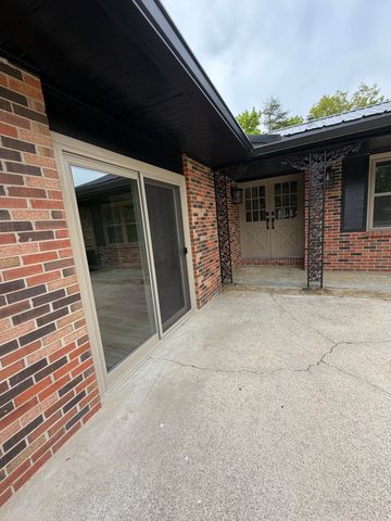 105 Geneva Avenue, Irvine, KY 40336