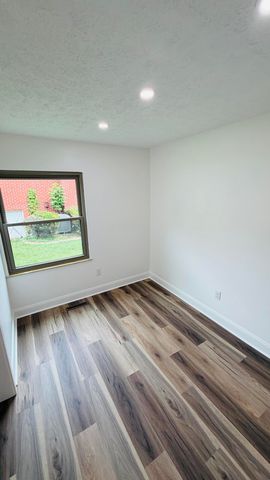 105 Geneva Avenue, Irvine, KY 40336