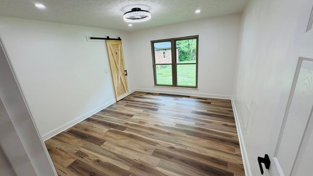 105 Geneva Avenue, Irvine, KY 40336