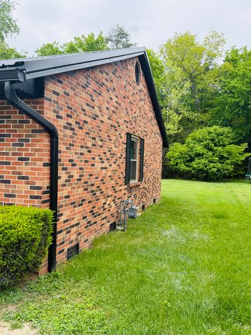 105 Geneva Avenue, Irvine, KY 40336