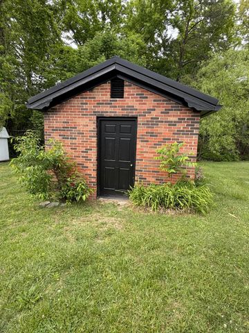105 Geneva Avenue, Irvine, KY 40336