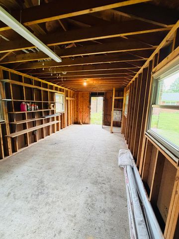 105 Geneva Avenue, Irvine, KY 40336