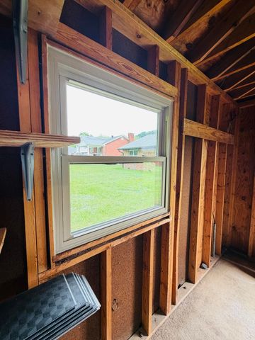 105 Geneva Avenue, Irvine, KY 40336