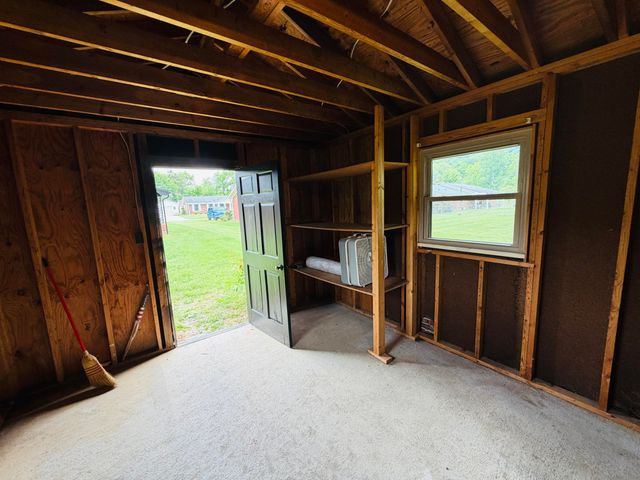 105 Geneva Avenue, Irvine, KY 40336