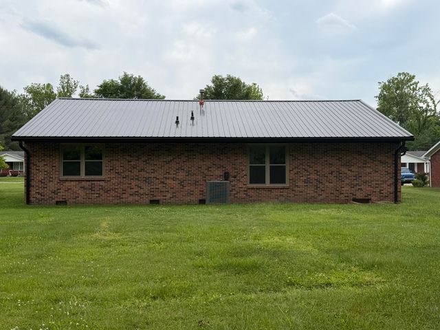 105 Geneva Avenue, Irvine, KY 40336