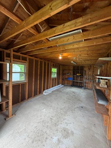 105 Geneva Avenue, Irvine, KY 40336