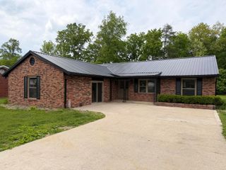 105 Geneva Avenue, Irvine, KY 40336