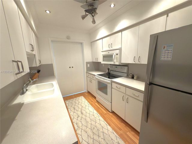 2340 NE 9th Street 210, Fort Lauderdale, FL 33304