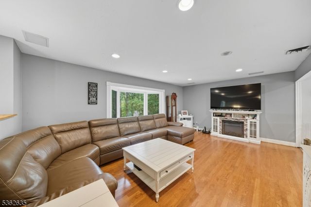 11 Glenbourne Dr, Boonton Twp., NJ 07005