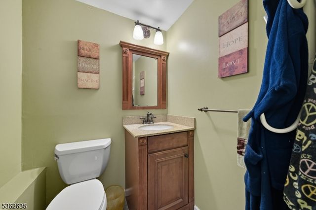 11 Glenbourne Dr, Boonton Twp., NJ 07005