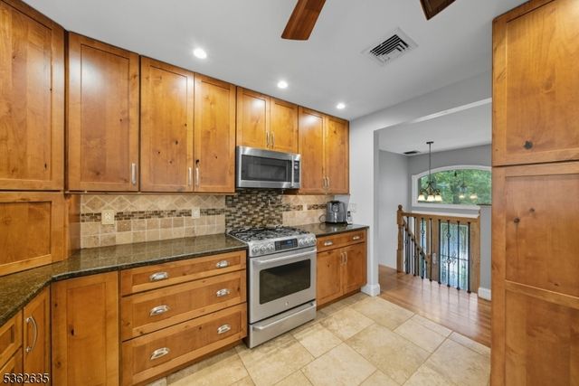 11 Glenbourne Dr, Boonton Twp., NJ 07005