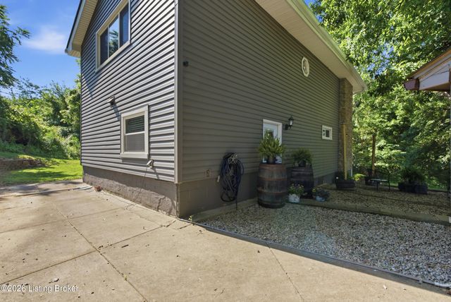 2009 Lonesome Hollow Rd, Louisville, KY 40272