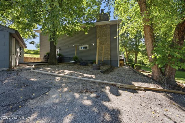 2009 Lonesome Hollow Rd, Louisville, KY 40272
