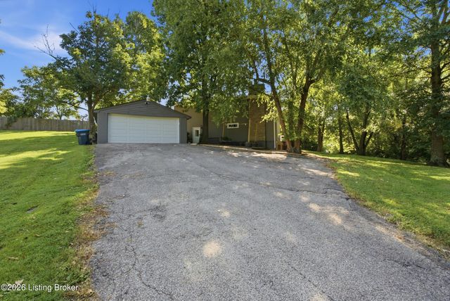 2009 Lonesome Hollow Rd, Louisville, KY 40272