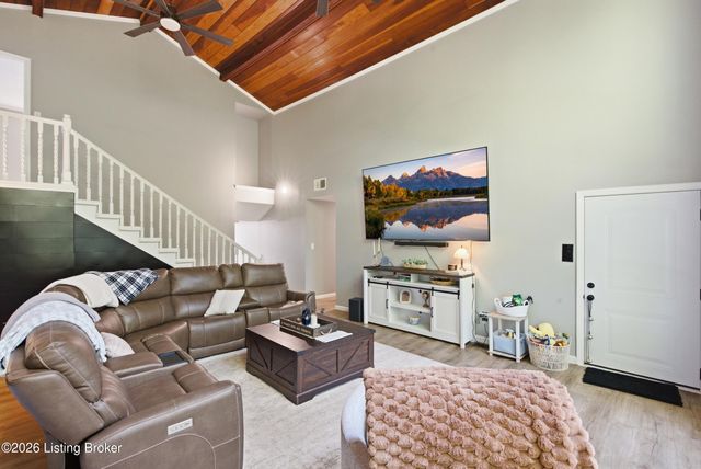 2009 Lonesome Hollow Rd, Louisville, KY 40272