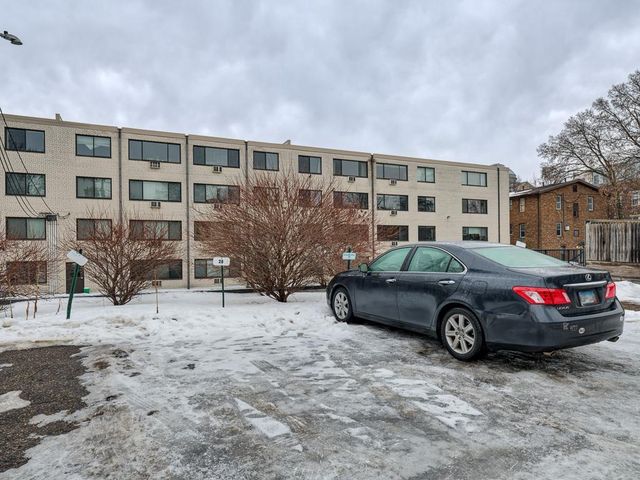 2700 W 44th Street 402, Minneapolis, MN 55410