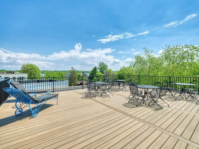 2700 W 44th Street 402, Minneapolis, MN 55410