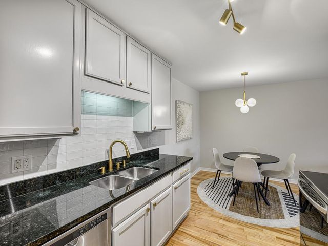 2700 W 44th Street 402, Minneapolis, MN 55410