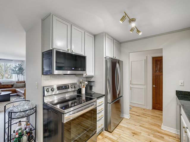 2700 W 44th Street 402, Minneapolis, MN 55410