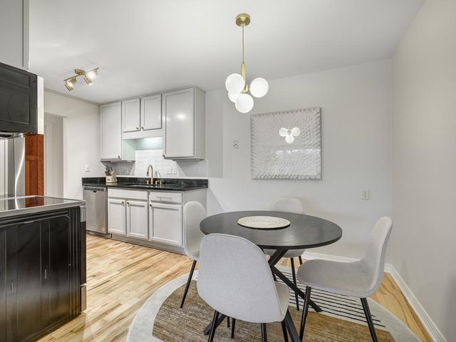 2700 W 44th Street 402, Minneapolis, MN 55410