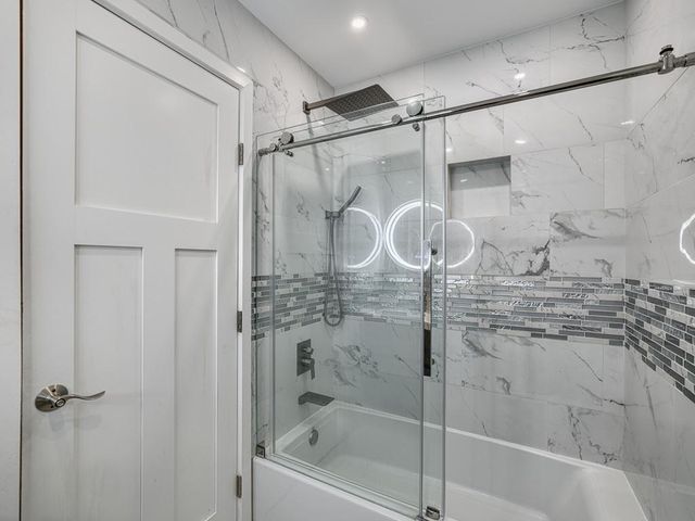 2700 W 44th Street 402, Minneapolis, MN 55410