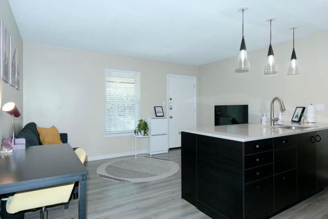 2302 East Side DR 6, Austin, TX 78704