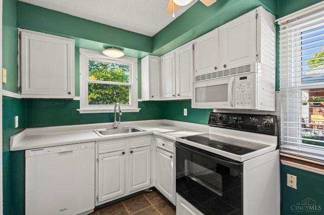 3828 St Johns Terrace, Deer Park, OH 45236