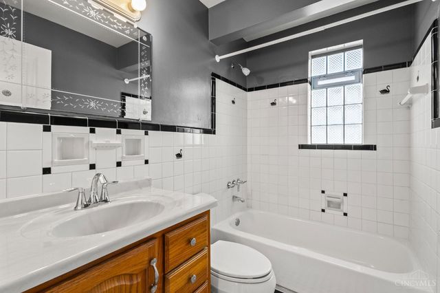 3828 St Johns Terrace, Deer Park, OH 45236