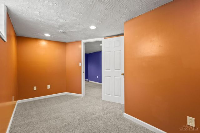 3828 St Johns Terrace, Deer Park, OH 45236