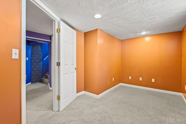 3828 St Johns Terrace, Deer Park, OH 45236