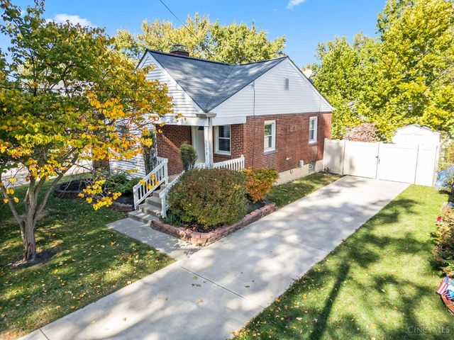 3828 St Johns Terrace, Deer Park, OH 45236