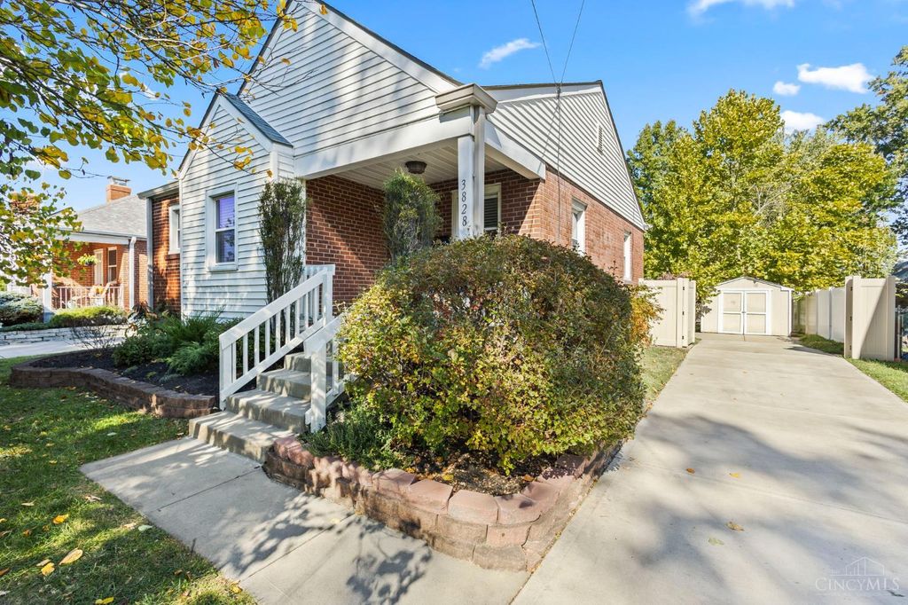 3828 St Johns Terrace, Deer Park, OH 45236