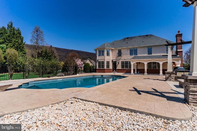 2301 CLARIDGE CT, Enola, PA 17025