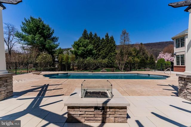 2301 CLARIDGE CT, Enola, PA 17025