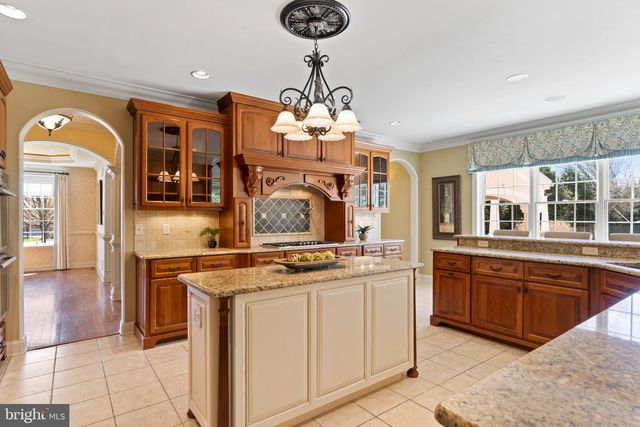2301 CLARIDGE CT, Enola, PA 17025