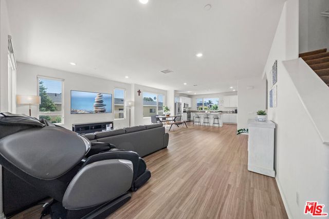 10712 Parrot Avenue, Downey, CA 90241