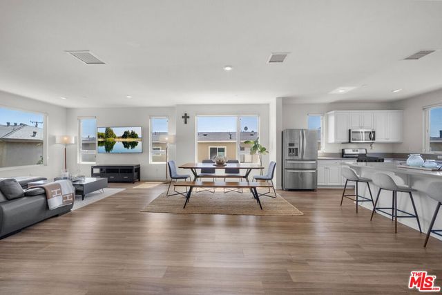 10712 Parrot Avenue, Downey, CA 90241