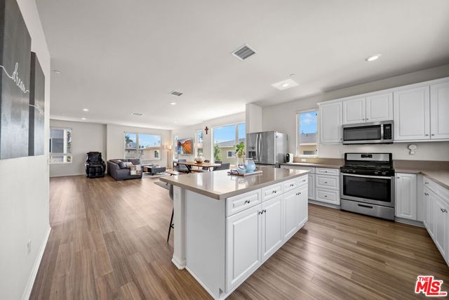 10712 Parrot Avenue, Downey, CA 90241