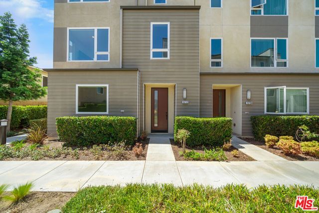10712 Parrot Avenue, Downey, CA 90241