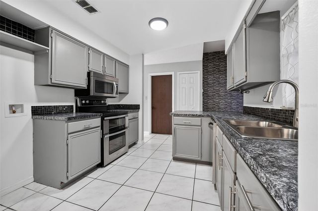 10464 BRIDLEWOOD AVENUE, Orlando, FL 32825