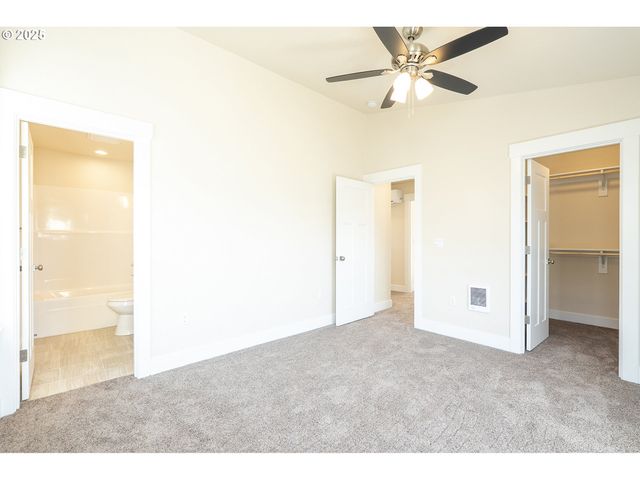 115 E JERSEY St, Gladstone, OR 97027