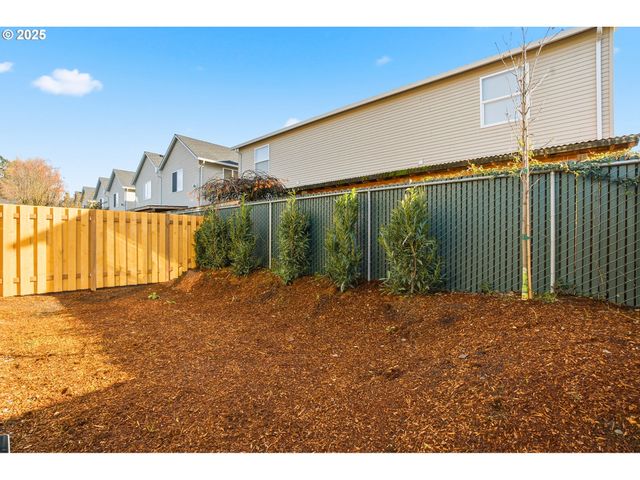 115 E JERSEY St, Gladstone, OR 97027