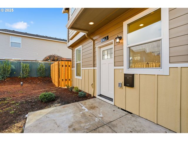 115 E JERSEY St, Gladstone, OR 97027