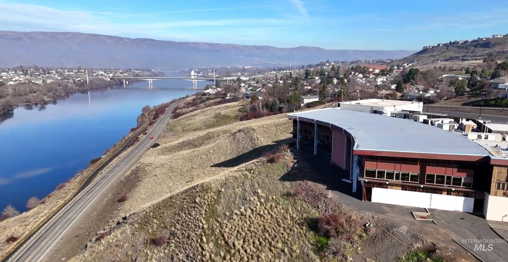 3444 Country Club Dr, Lewiston, ID 83501 photo 2