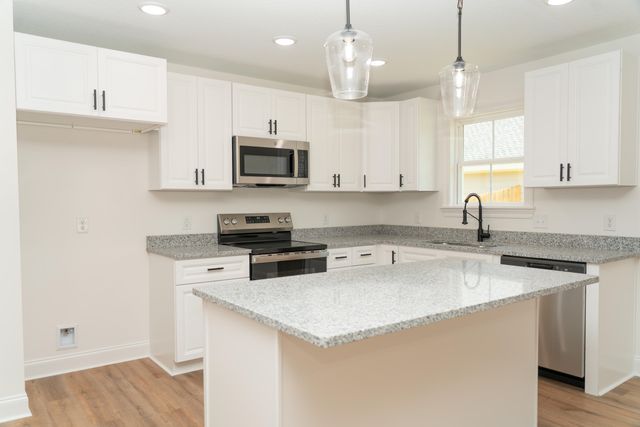 399 N George, Petal, MS 39465