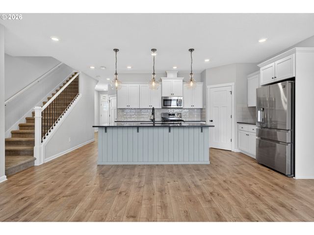 2081 SILVERSTONE Dr, Forest Grove, OR 97116