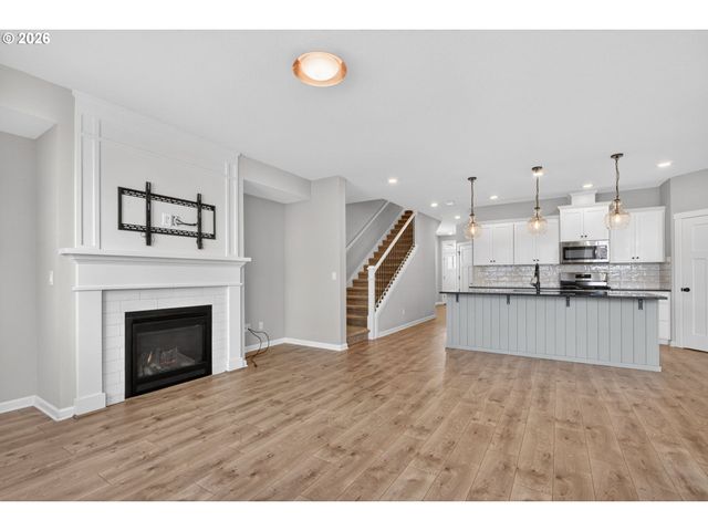 2081 SILVERSTONE Dr, Forest Grove, OR 97116